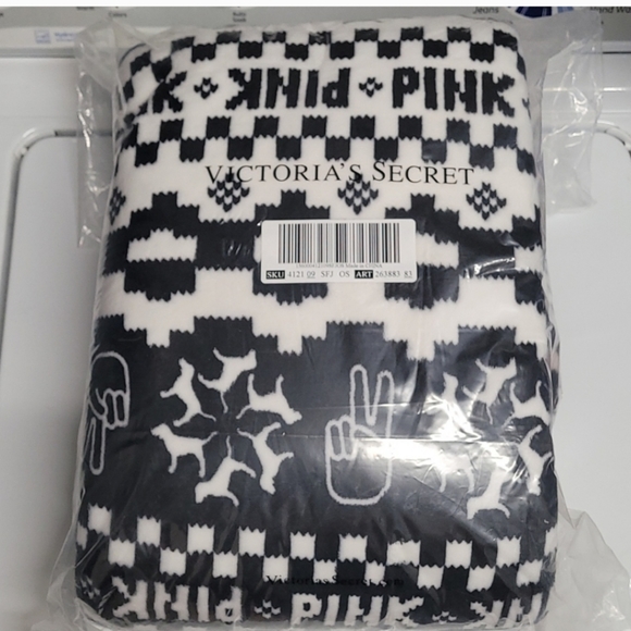 NWT VS "PINK"  BLANKET - Picture 8 of 8